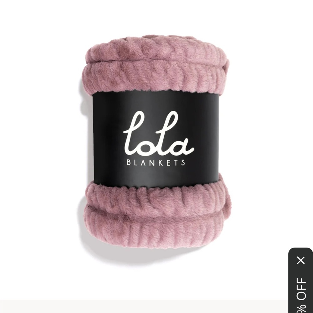Lola Plush Pink Blanket
